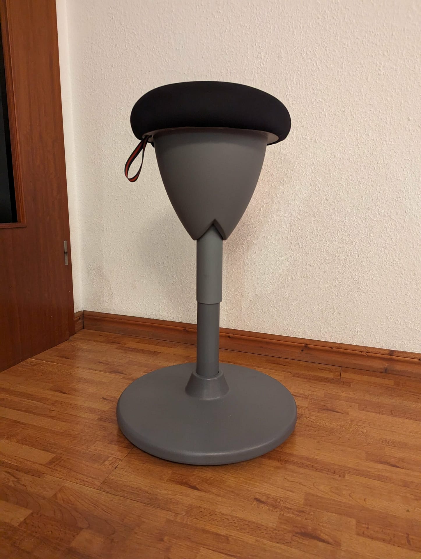 Sitzhocker ergonomisch mit Schwingeffekt im Test von SteinLife